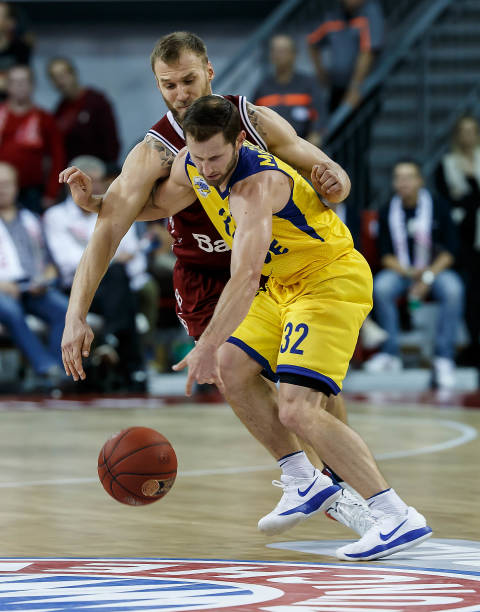 队友在中场 队友在中场