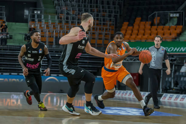 他在内线的 他在内线的